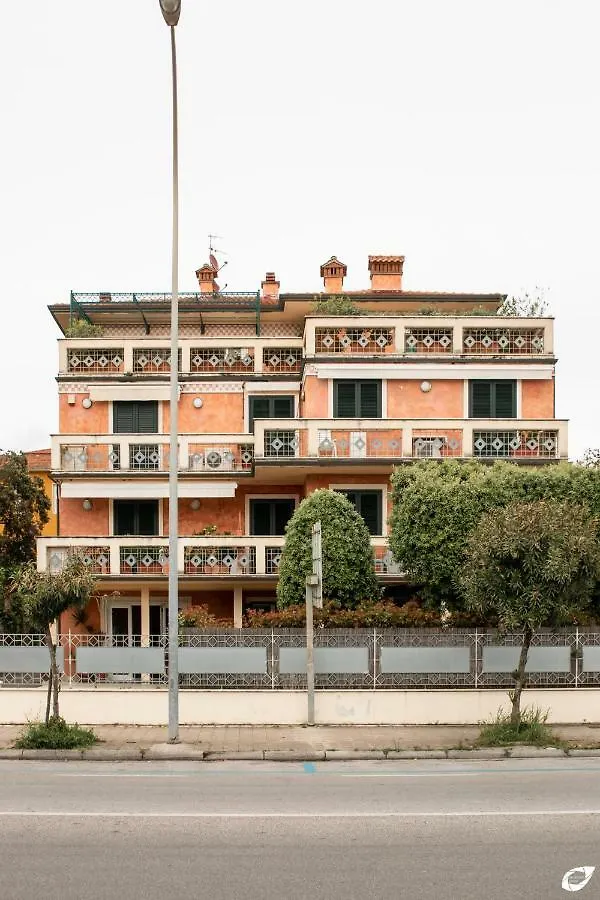 2-Bedroom Apt, With Balcony & Aircondition - 50 M From The Beach Marina di Pietrasanta Italy