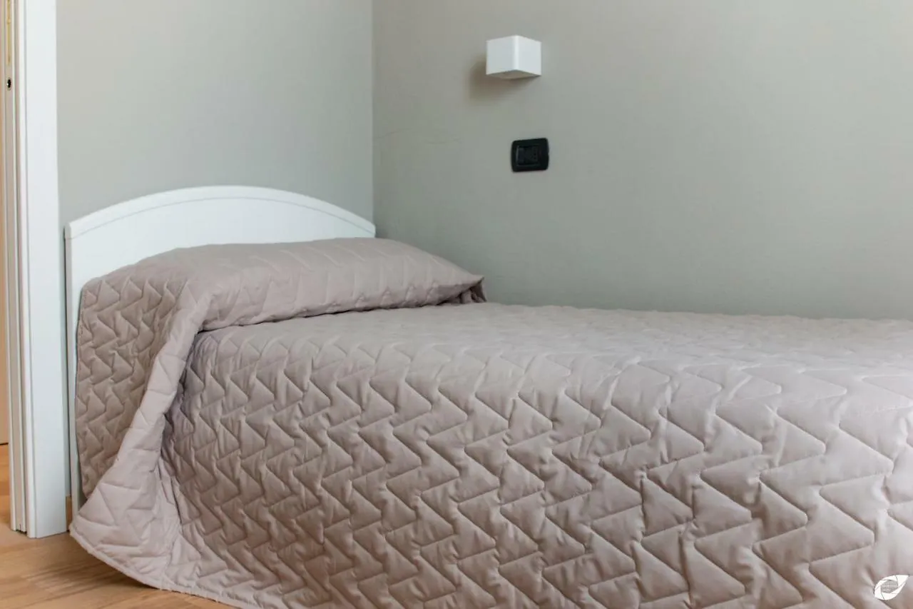 2-Bedroom Apt, With Balcony & Aircondition - 50 M From The Beach Marina di Pietrasanta 0*,  Italia