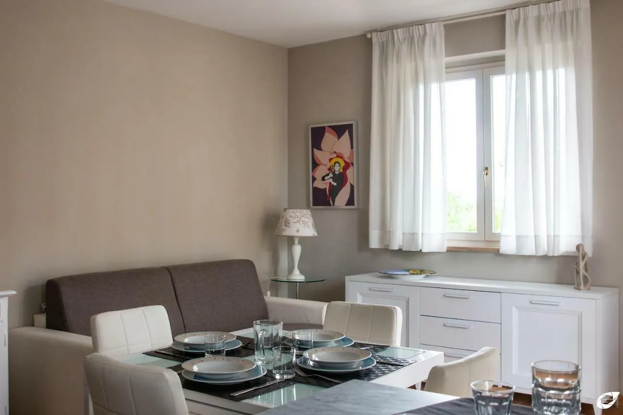 Appartamento 2-Bedroom Apt, With Balcony & Aircondition - 50 M From The Beach Marina di Pietrasanta