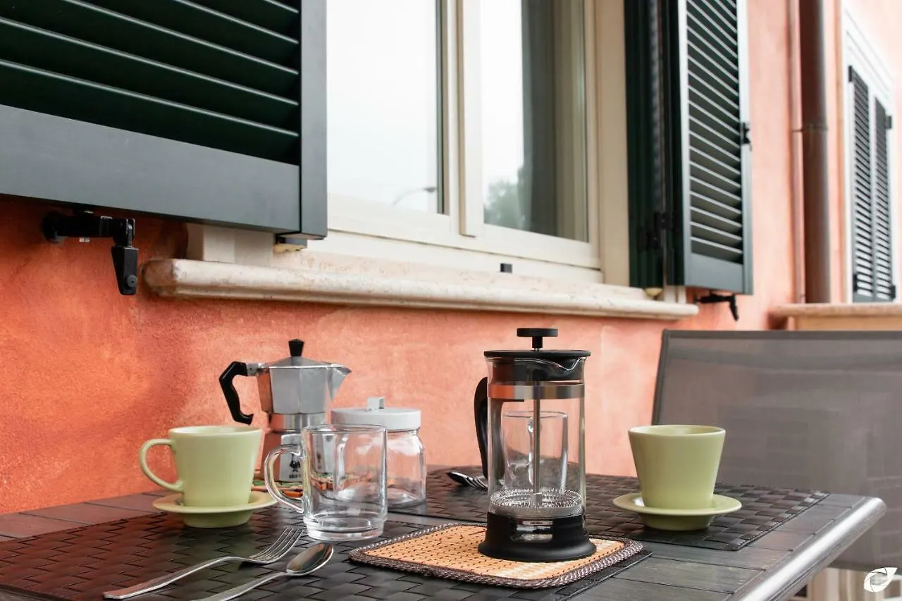 2-Bedroom Apt, With Balcony & Aircondition - 50 M From The Beach Marina di Pietrasanta Apartment
