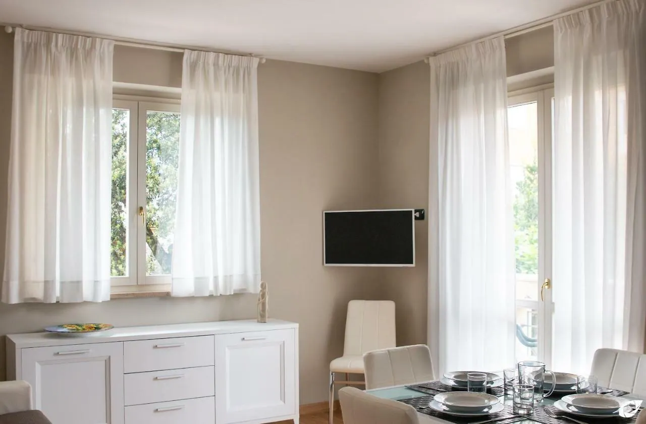 2-Bedroom Apt, With Balcony & Aircondition - 50 M From The Beach Marina di Pietrasanta Apartment