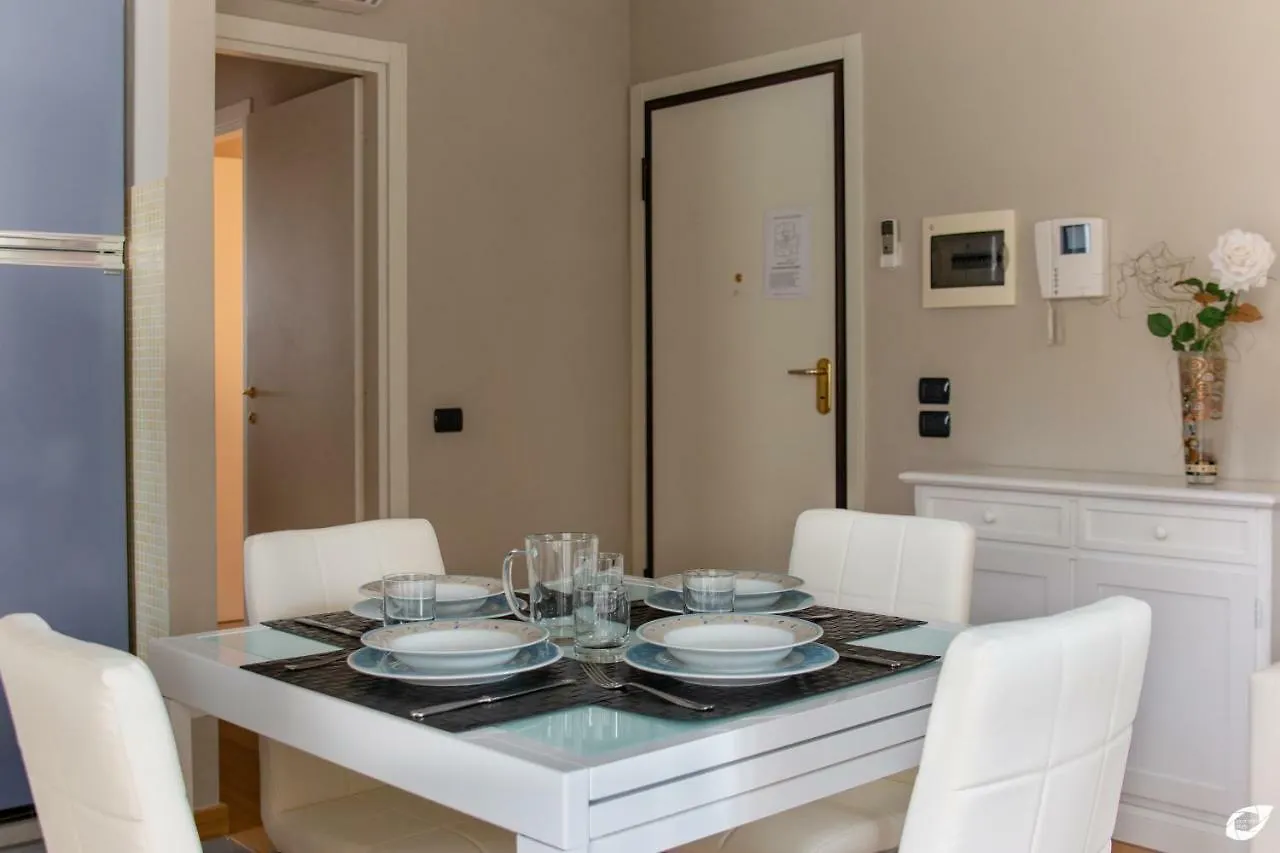 2-Bedroom Apt, With Balcony & Aircondition - 50 M From The Beach Marina di Pietrasanta Apartment