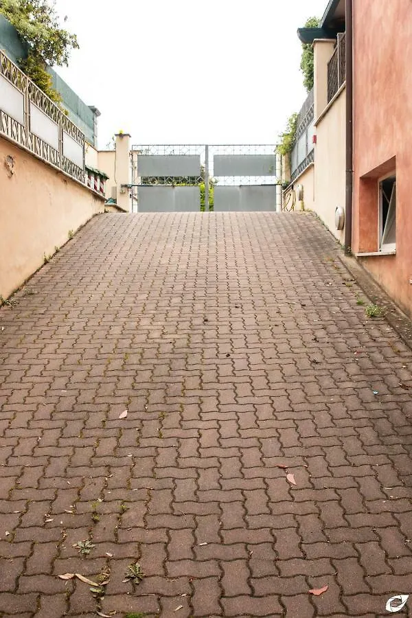 2-Bedroom Apt, With Balcony & Aircondition - 50 M From The Beach Marina di Pietrasanta 0*,  Italy