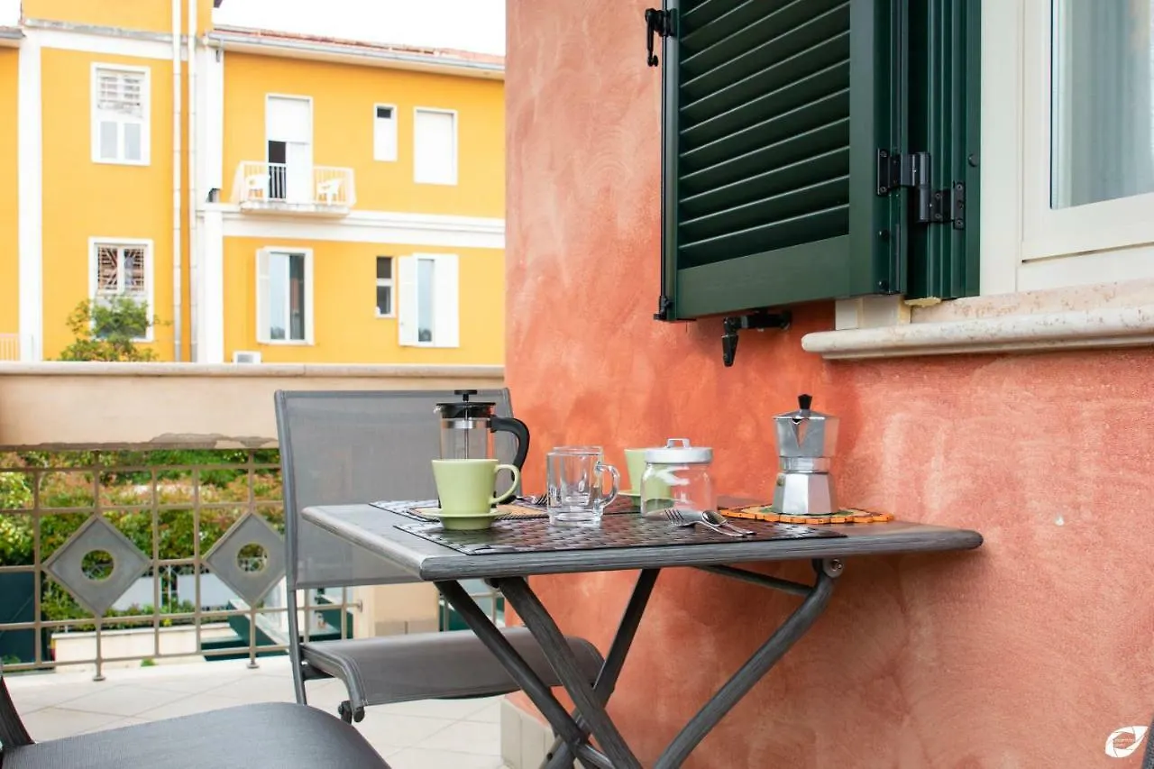 2-Bedroom Apt, With Balcony & Aircondition - 50 M From The Beach Marina di Pietrasanta 0*,  Italy